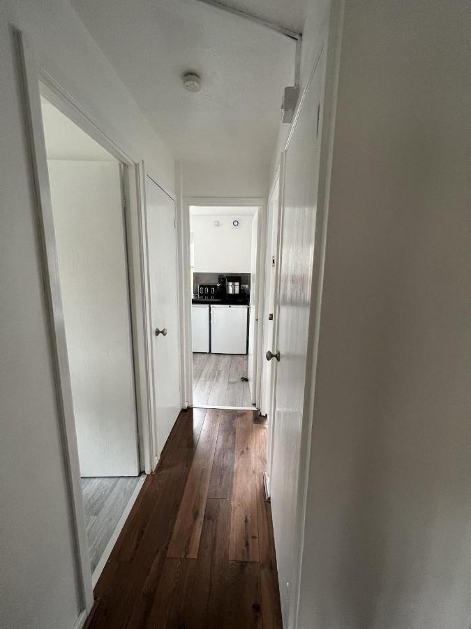 Canary Wharf Haven - Spacious & Homely Entire 1 Bedroom Flat Лондон Екстериор снимка